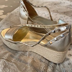 Gold wedge Marc Fisher